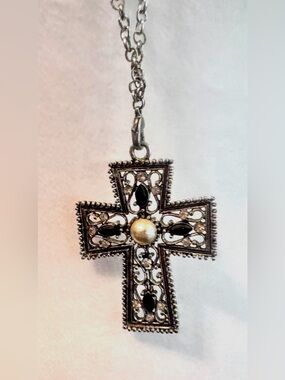 Sophisticated Silver Cross Pendant Necklace